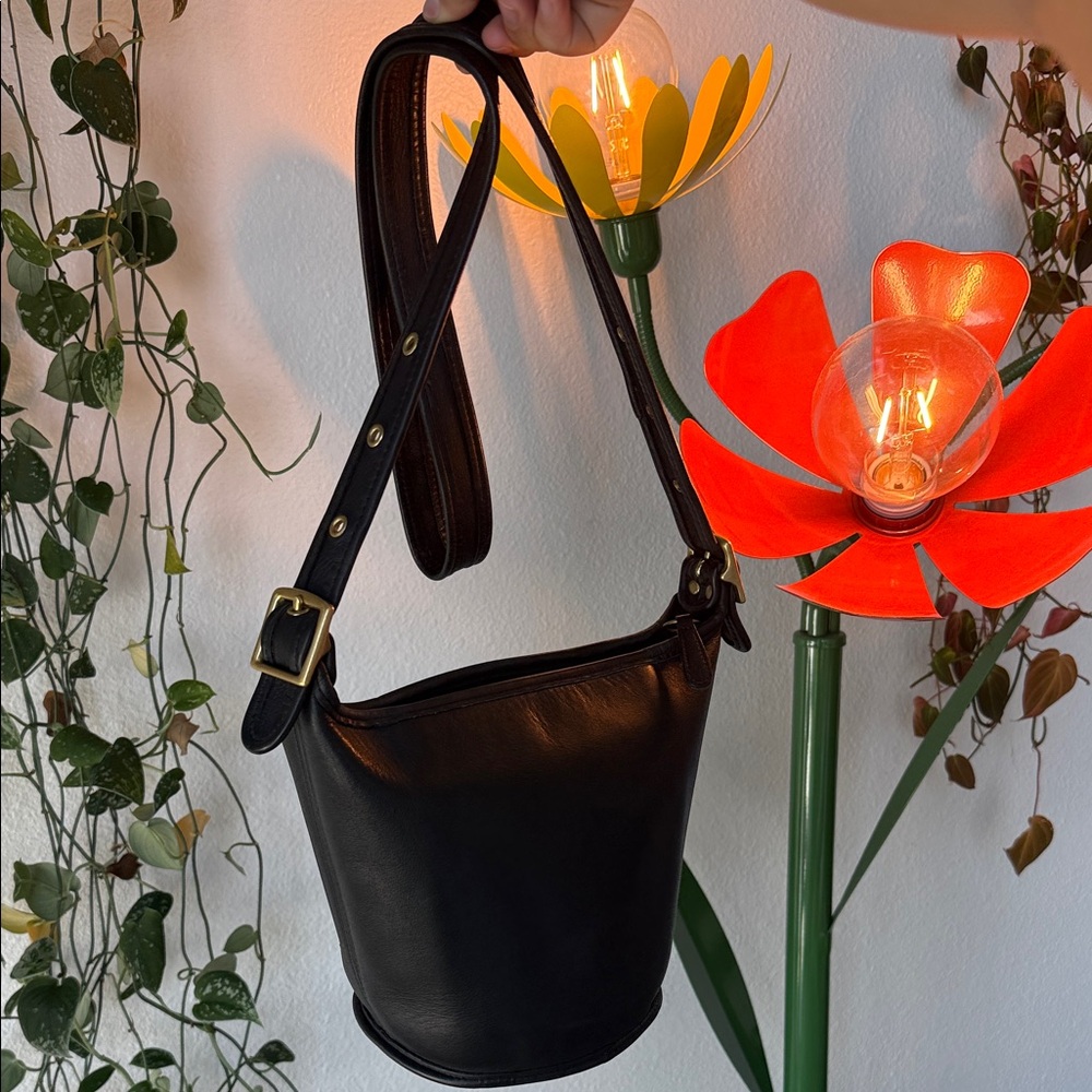 Vintage Coach Helens Legacy Bucket Crossbody